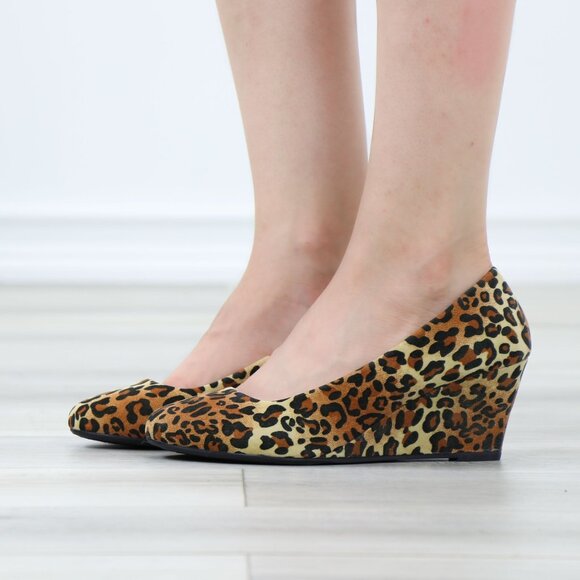 Rockabilly Faux Suede Leopard Round Toe Wedge Low Heel - Picture 11 of 11